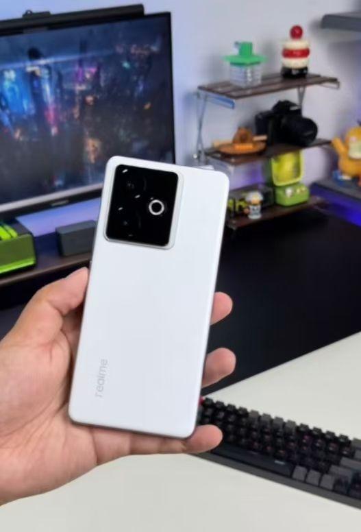 9400+旗舰!realme GT7:大电池+索尼主摄